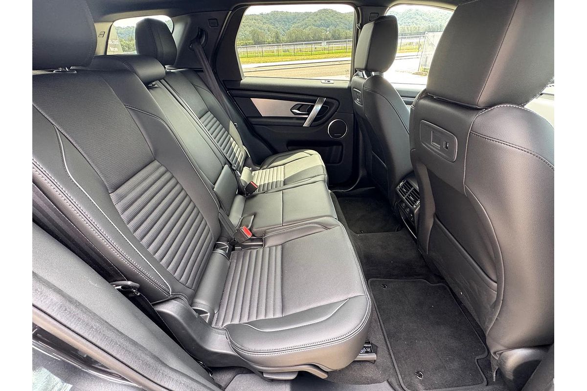 2025 Land Rover Discovery Sport P300e Dynamic SE L550