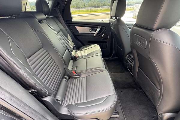 2025 Land Rover Discovery Sport P300e Dynamic SE L550