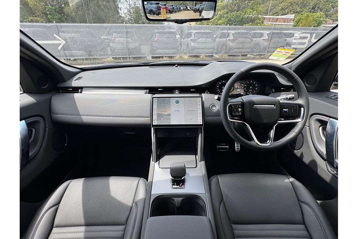 2025 Land Rover Discovery Sport P300e Dynamic SE L550