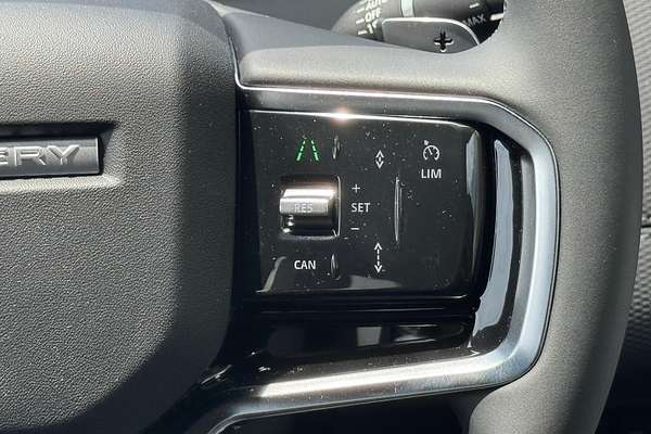 2025 Land Rover Discovery Sport P300e Dynamic SE L550