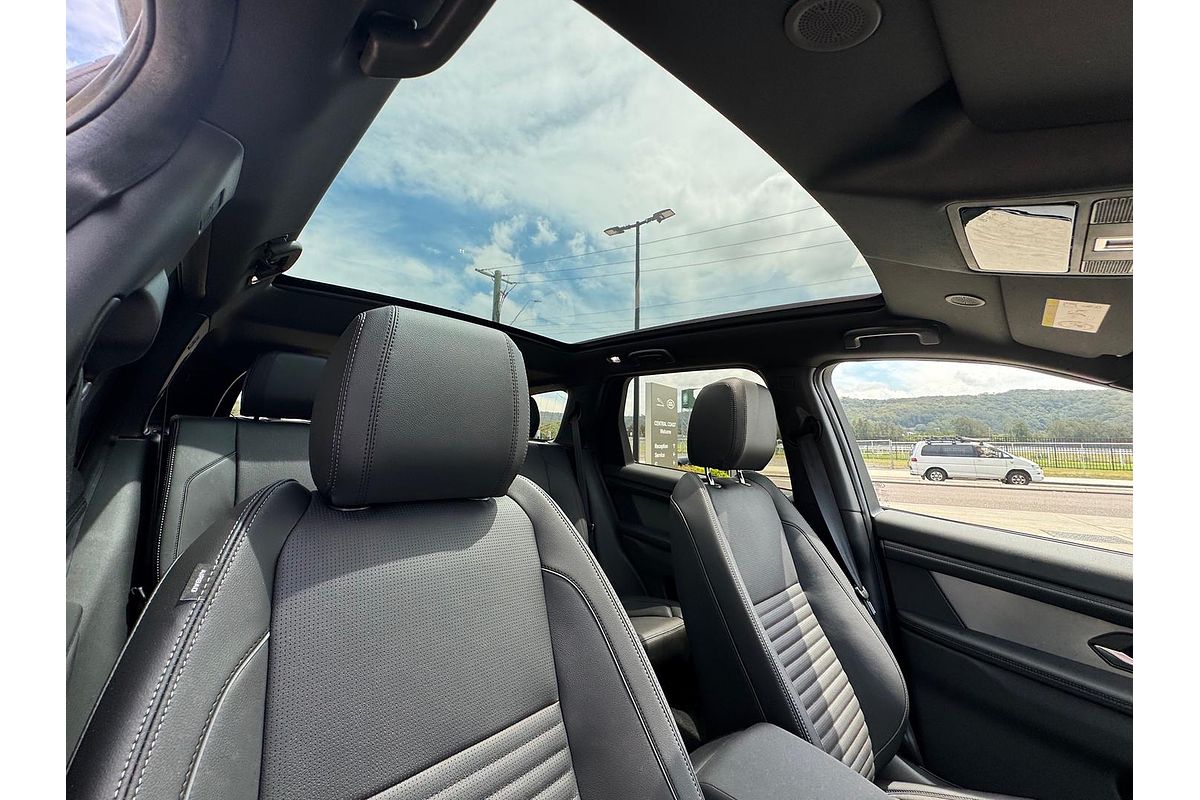 2025 Land Rover Discovery Sport P300e Dynamic SE L550