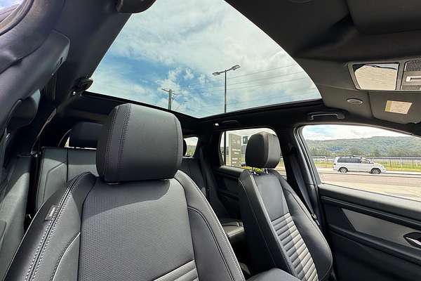 2025 Land Rover Discovery Sport P300e Dynamic SE L550