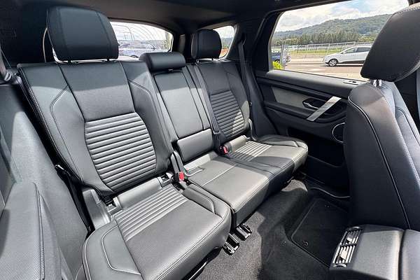 2025 Land Rover Discovery Sport P300e Dynamic SE L550