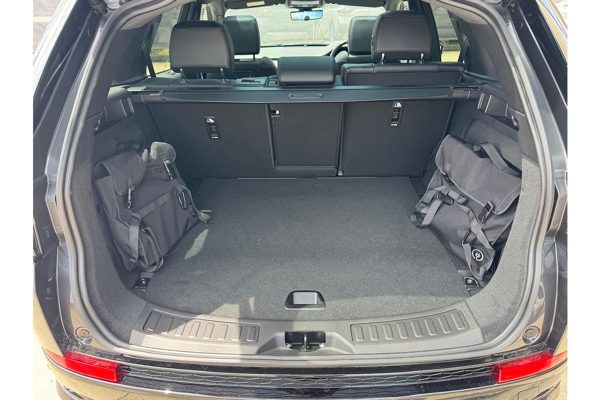 2025 Land Rover Discovery Sport P300e Dynamic SE L550