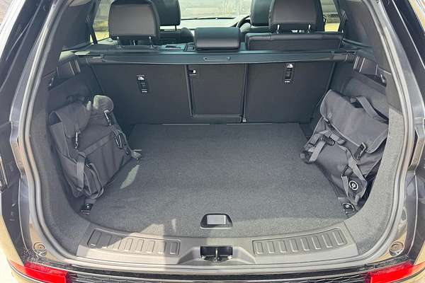 2025 Land Rover Discovery Sport P300e Dynamic SE L550