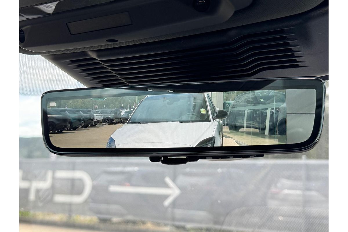 2025 Land Rover Discovery Sport P300e Dynamic SE L550