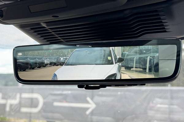 2025 Land Rover Discovery Sport P300e Dynamic SE L550