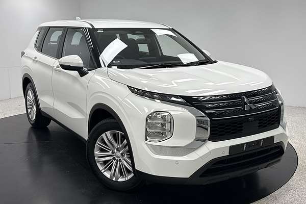 2023 Mitsubishi Outlander ES ZM