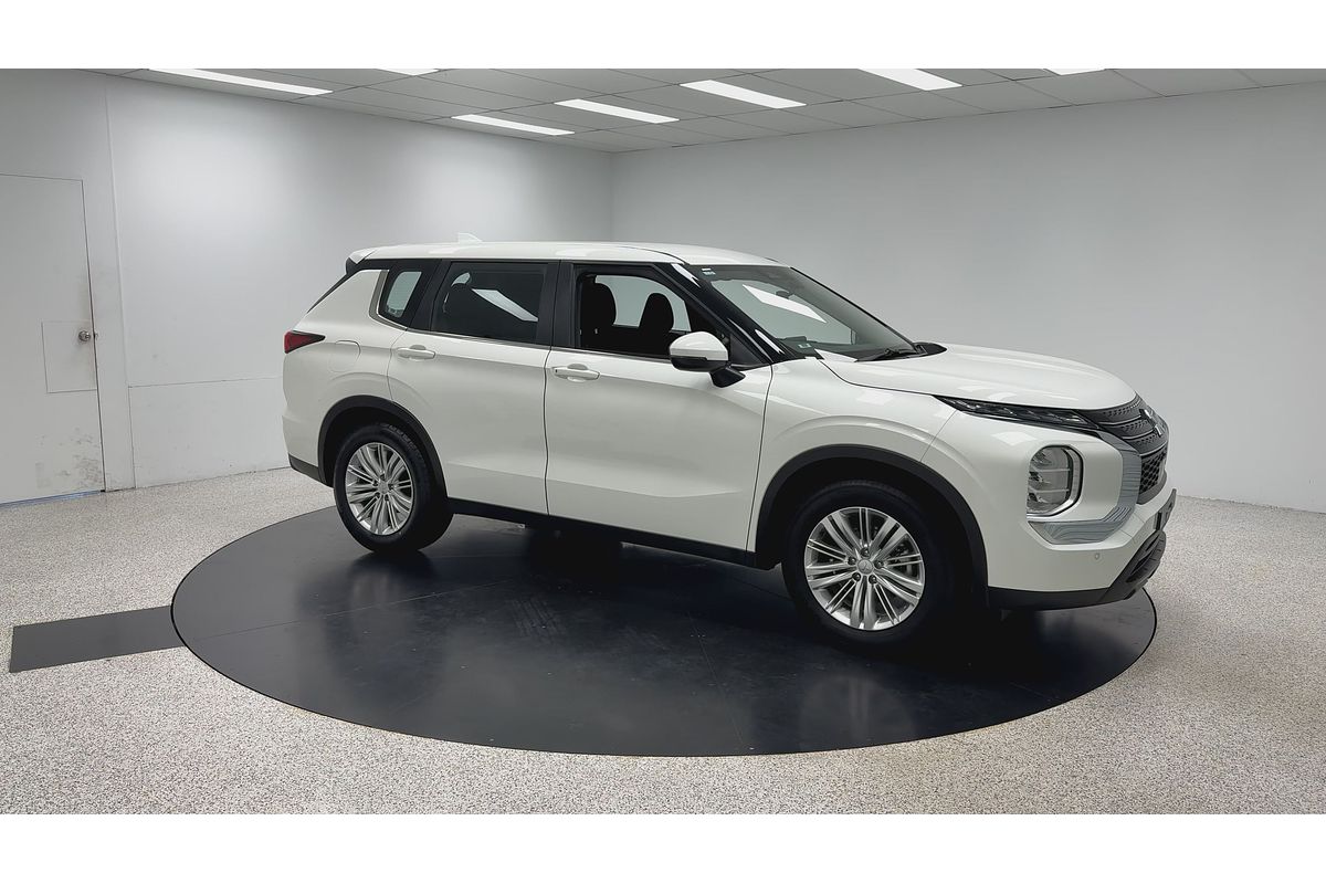 2023 Mitsubishi Outlander ES ZM