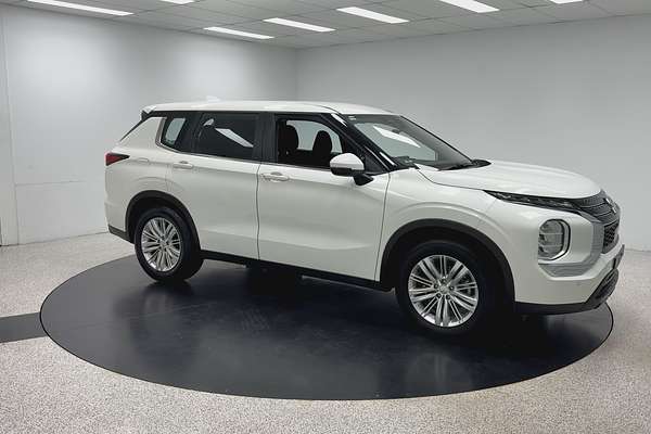 2023 Mitsubishi Outlander ES ZM