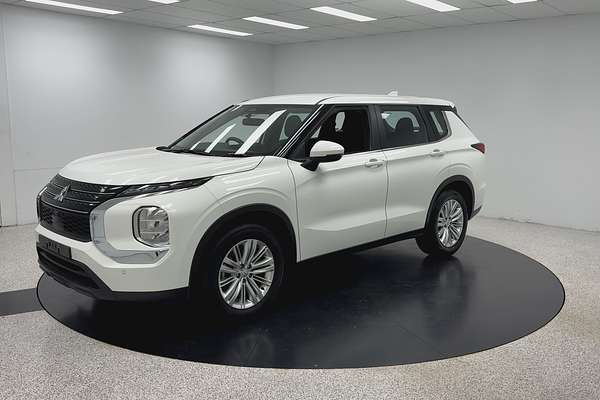 2023 Mitsubishi Outlander ES ZM