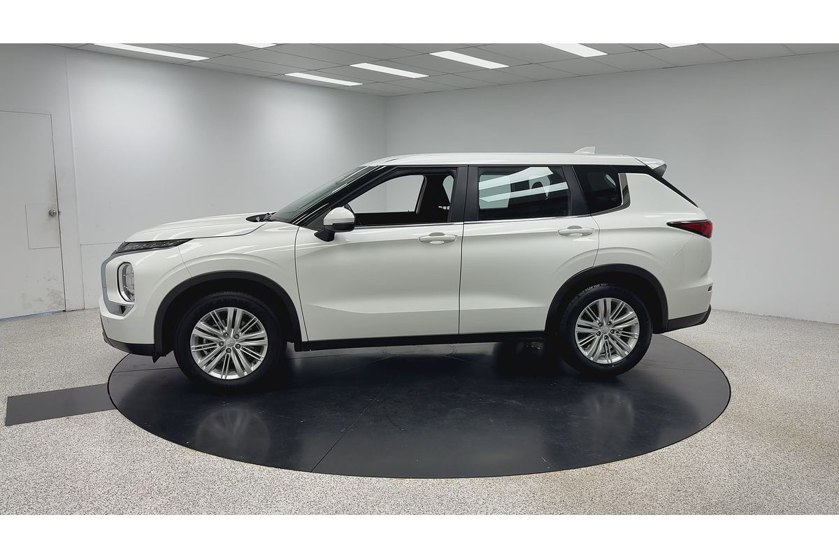 2023 Mitsubishi Outlander ES ZM