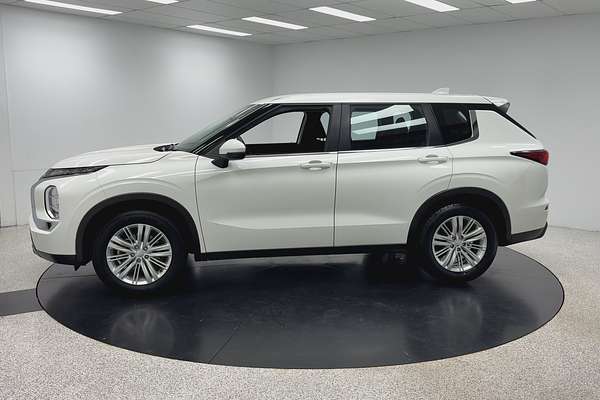 2023 Mitsubishi Outlander ES ZM