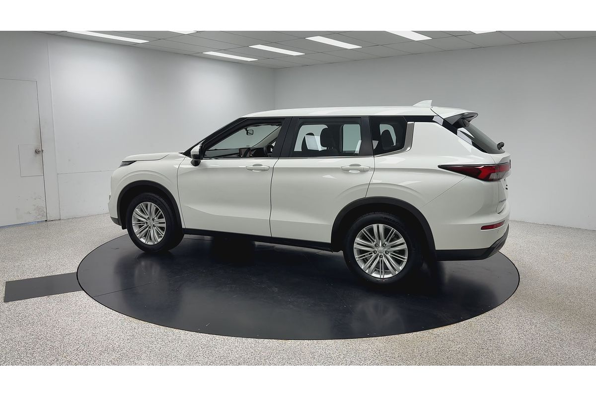 2023 Mitsubishi Outlander ES ZM