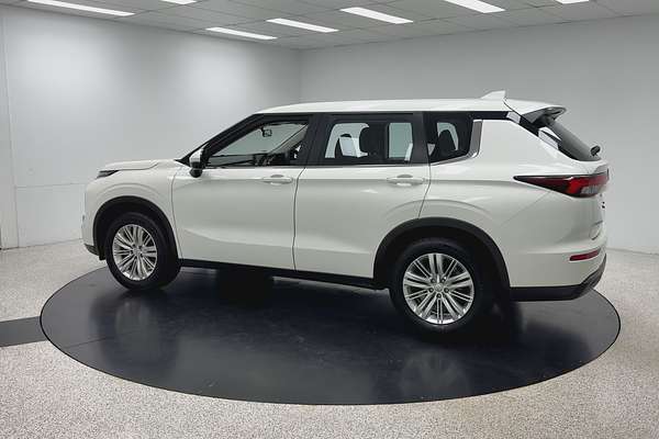 2023 Mitsubishi Outlander ES ZM