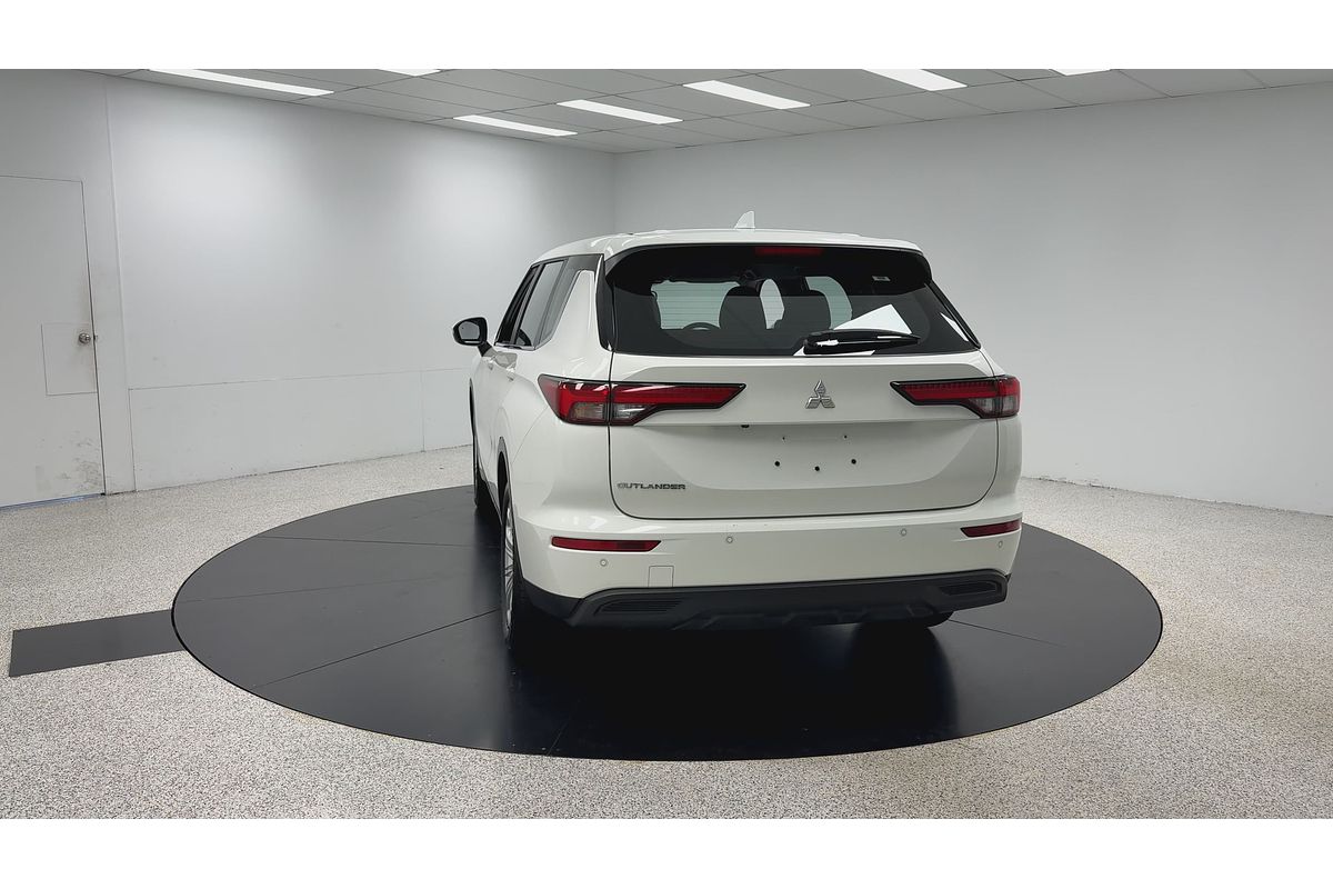 2023 Mitsubishi Outlander ES ZM