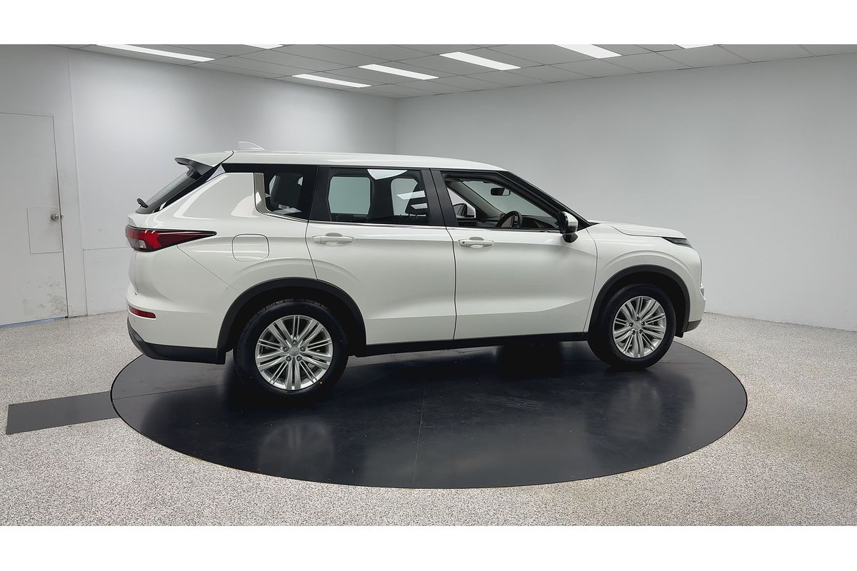 2023 Mitsubishi Outlander ES ZM