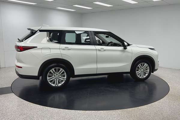 2023 Mitsubishi Outlander ES ZM