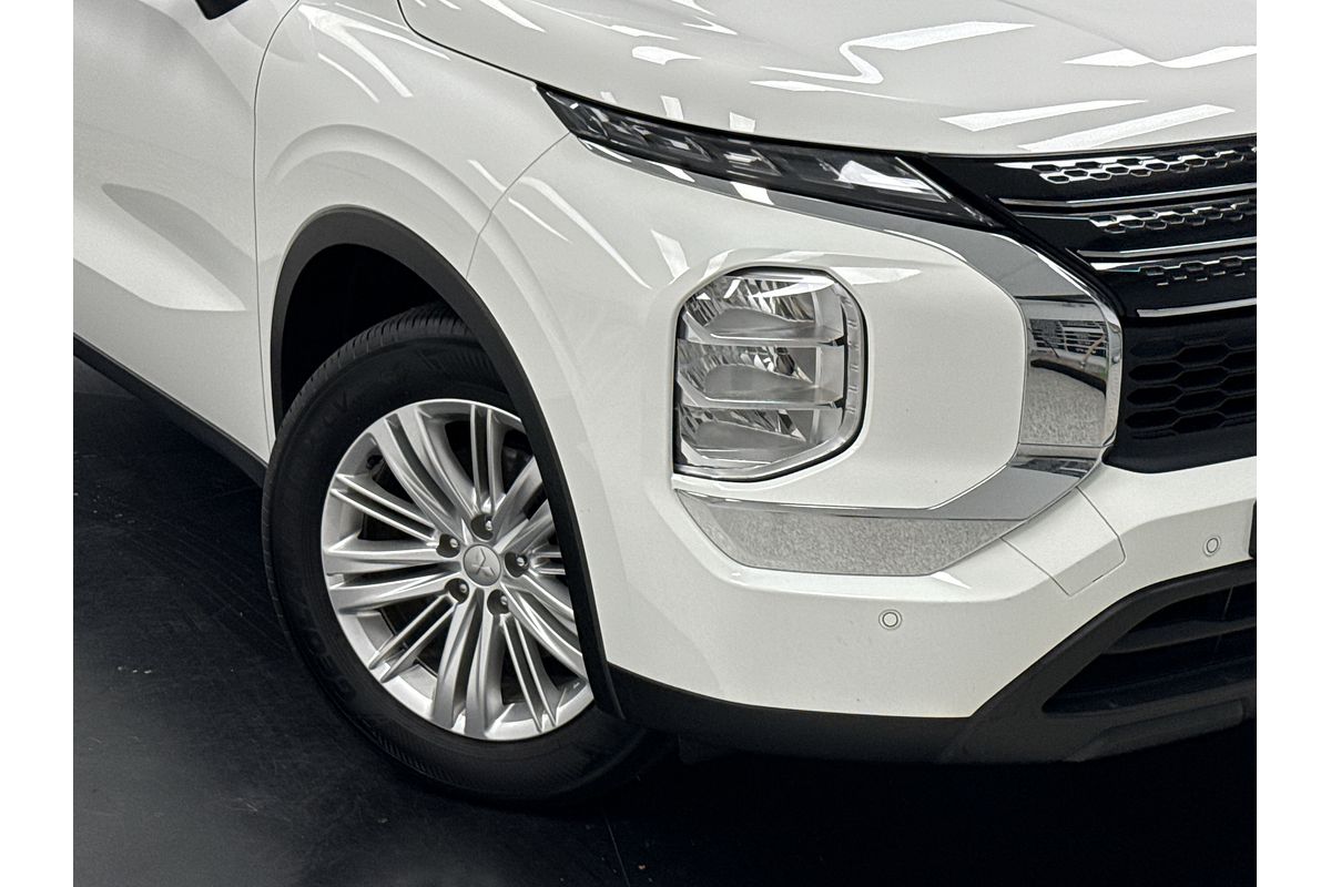 2023 Mitsubishi Outlander ES ZM