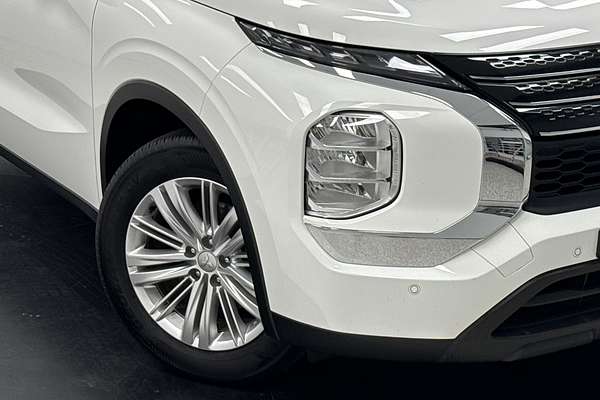 2023 Mitsubishi Outlander ES ZM