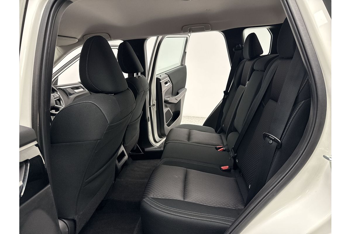 2023 Mitsubishi Outlander ES ZM