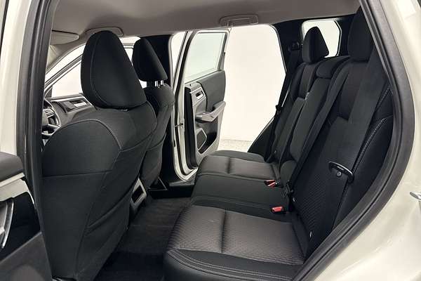 2023 Mitsubishi Outlander ES ZM