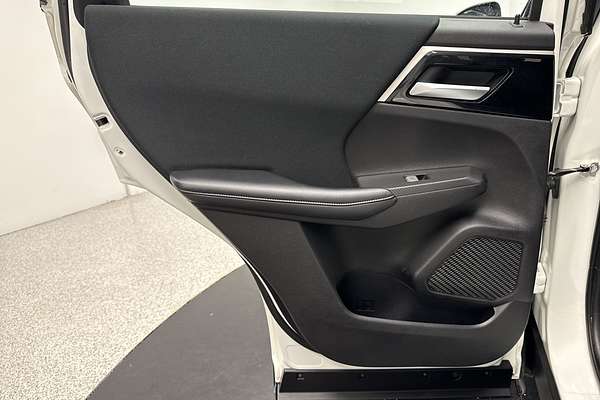 2023 Mitsubishi Outlander ES ZM