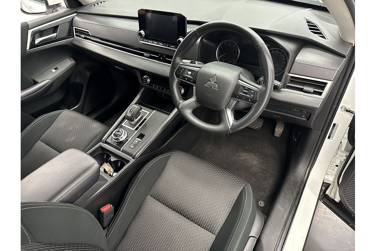 2023 Mitsubishi Outlander ES ZM