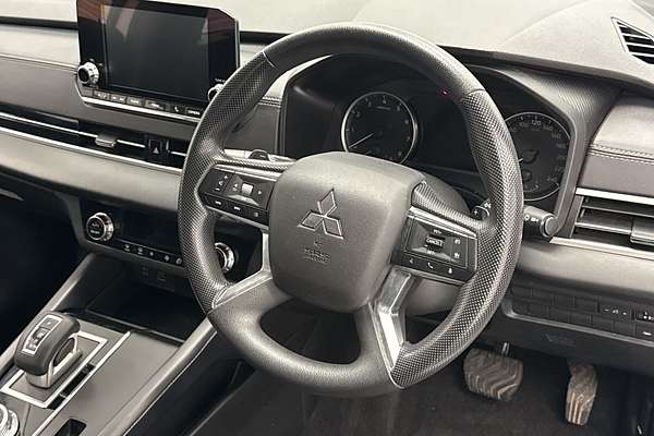 2023 Mitsubishi Outlander ES ZM