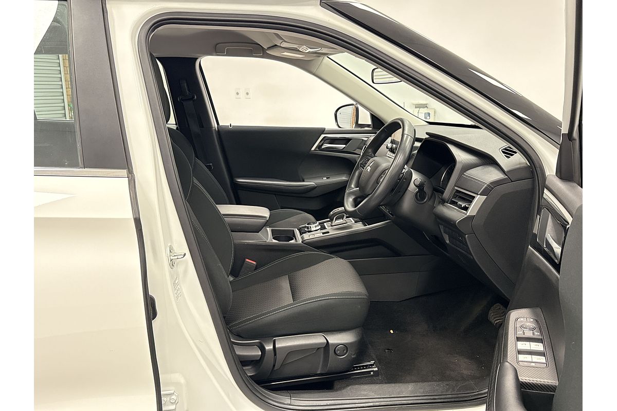 2023 Mitsubishi Outlander ES ZM