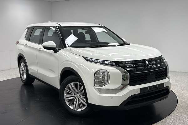 2023 Mitsubishi Outlander ES ZM