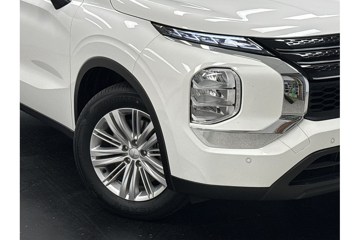 2023 Mitsubishi Outlander ES ZM