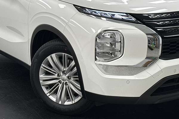 2023 Mitsubishi Outlander ES ZM