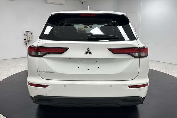 2023 Mitsubishi Outlander ES ZM