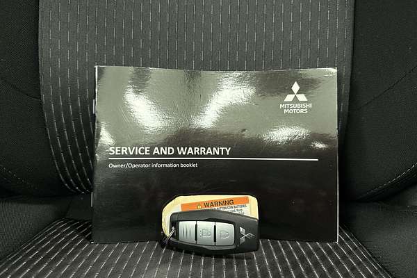 2023 Mitsubishi Outlander ES ZM