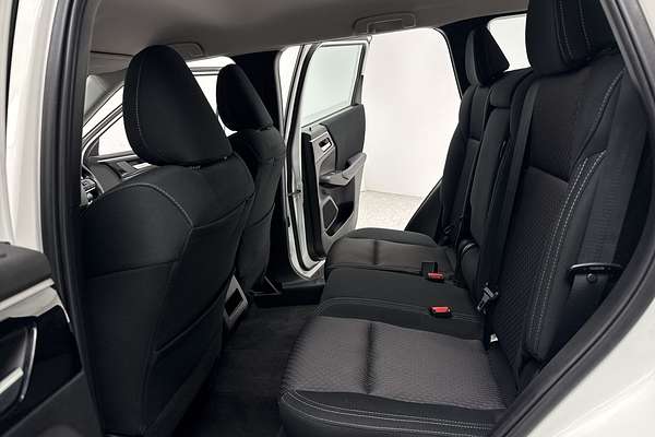 2023 Mitsubishi Outlander ES ZM