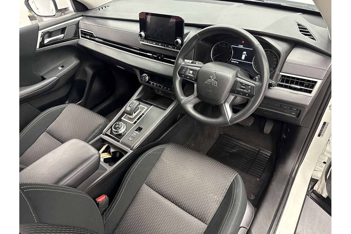 2023 Mitsubishi Outlander ES ZM