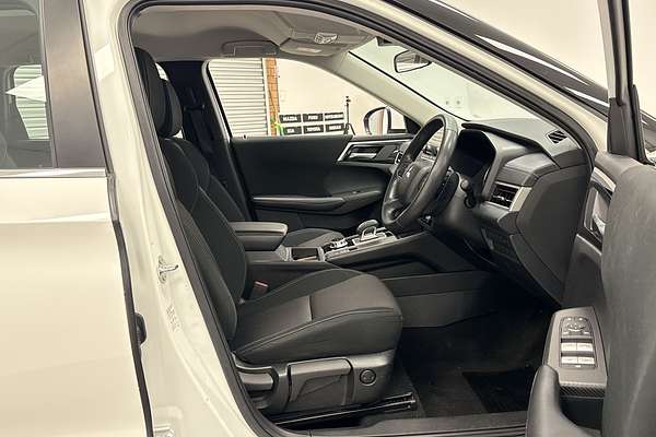 2023 Mitsubishi Outlander ES ZM