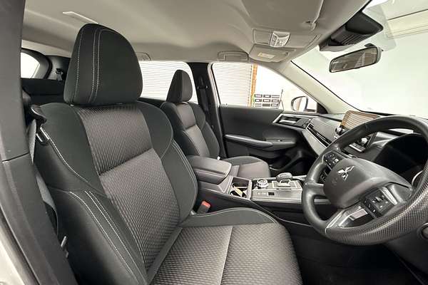 2023 Mitsubishi Outlander ES ZM