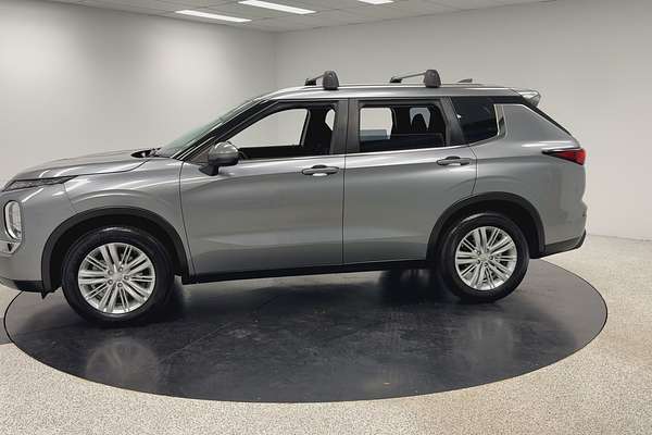 2022 Mitsubishi Outlander ES ZM