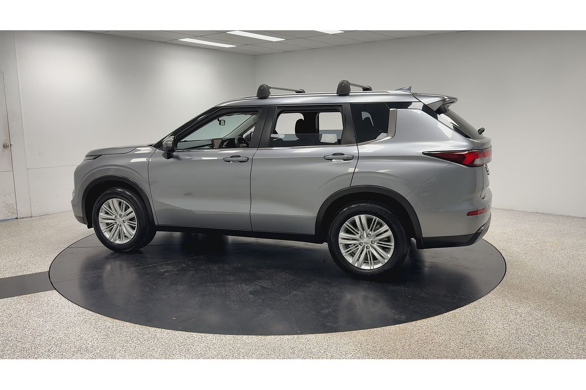 2022 Mitsubishi Outlander ES ZM