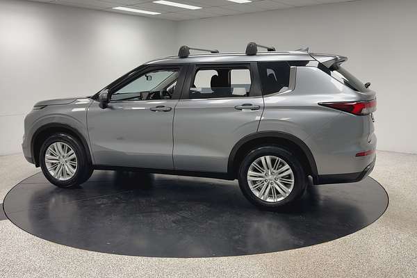 2022 Mitsubishi Outlander ES ZM