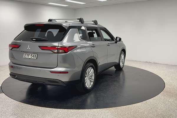 2022 Mitsubishi Outlander ES ZM