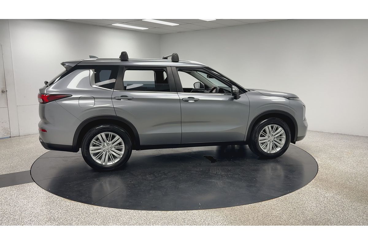 2022 Mitsubishi Outlander ES ZM