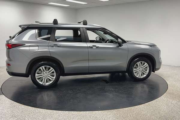 2022 Mitsubishi Outlander ES ZM