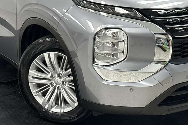 2022 Mitsubishi Outlander ES ZM