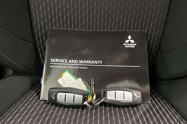 2022 Mitsubishi Outlander ES ZM