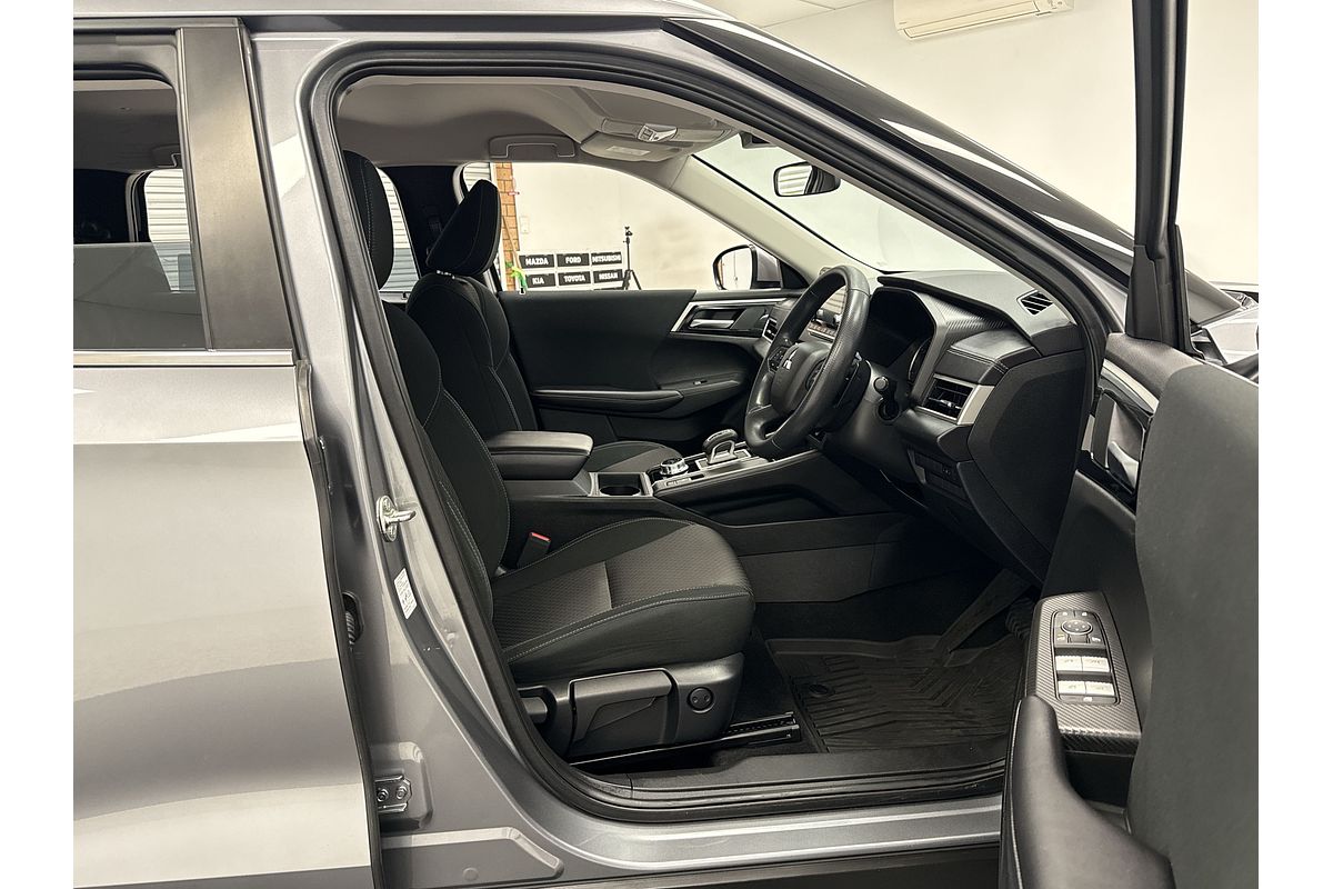 2022 Mitsubishi Outlander ES ZM