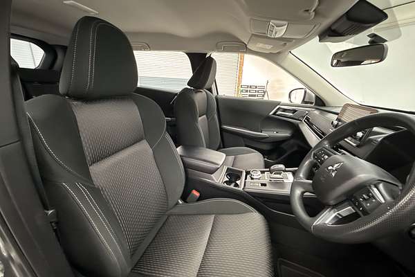 2022 Mitsubishi Outlander ES ZM