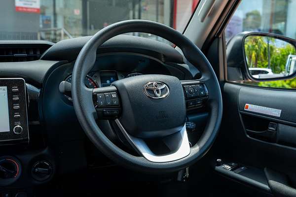 2025 Toyota Hilux SR GUN126R 4X4